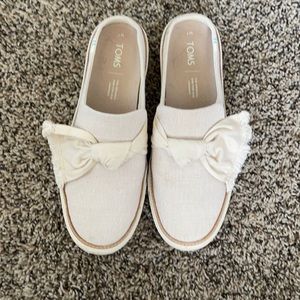 Toms slip on